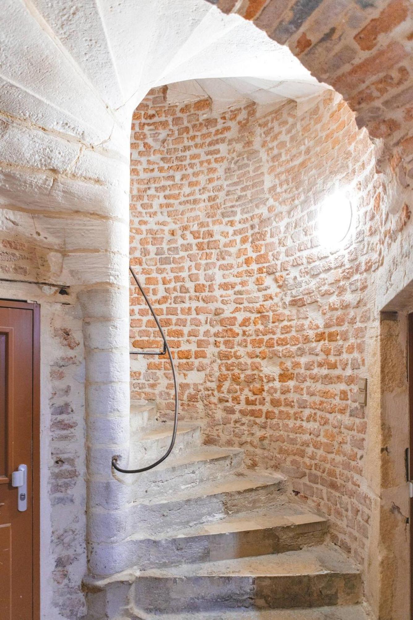 Plongez Dans L'Histoire Du Centre-Ville - Le Refuge Medieval - 3 Etoiles Bourg-en-Bresse Exterior foto